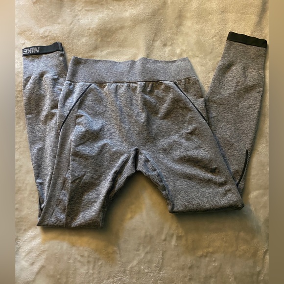 Nike Pro Grey and Black leggings - Size S - Picture 5 of 5